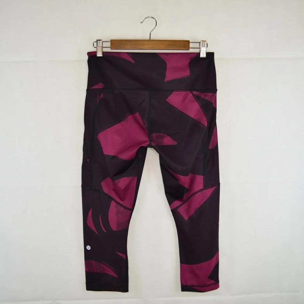 lululemon All Sport Crops Size 8 in Back Spin Stroke Dashing Purple & Black